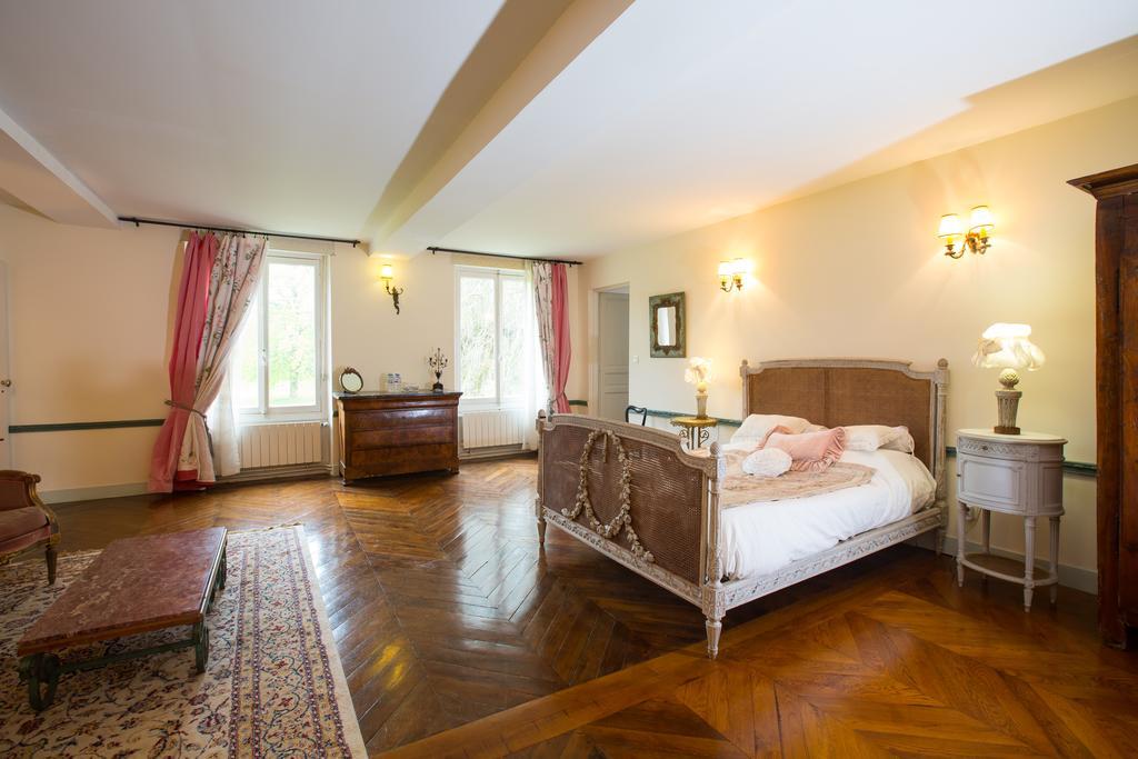 Chateau De La Madeleine Bed and Breakfast Pressagny-lʼOrgeuilleux Esterno foto