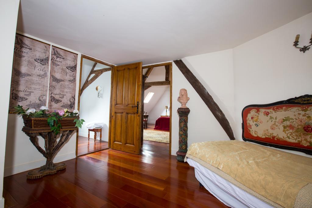 Chateau De La Madeleine Bed and Breakfast Pressagny-lʼOrgeuilleux Esterno foto