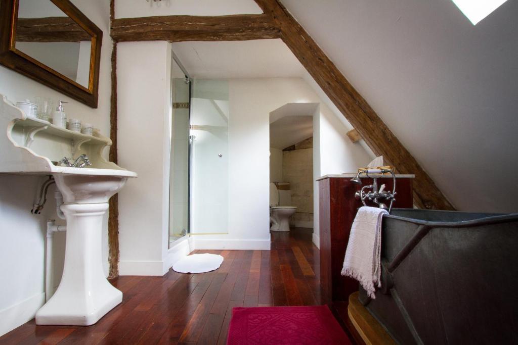 Chateau De La Madeleine Bed and Breakfast Pressagny-lʼOrgeuilleux Esterno foto