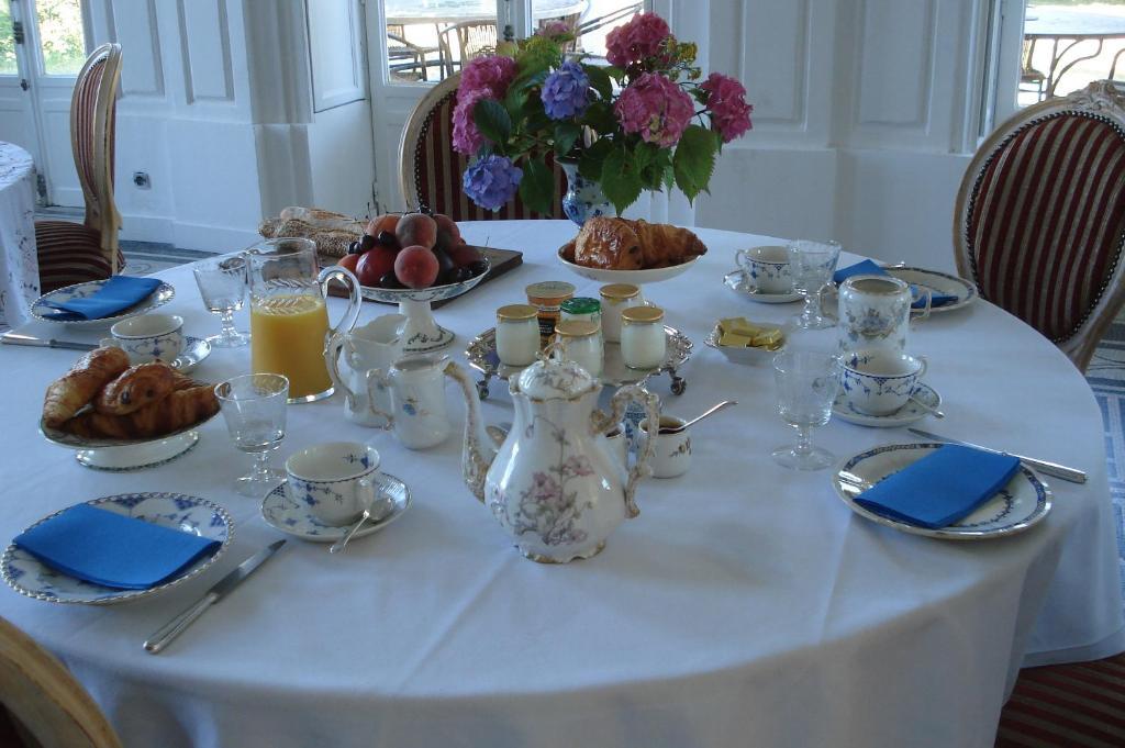 Chateau De La Madeleine Bed and Breakfast Pressagny-lʼOrgeuilleux Esterno foto