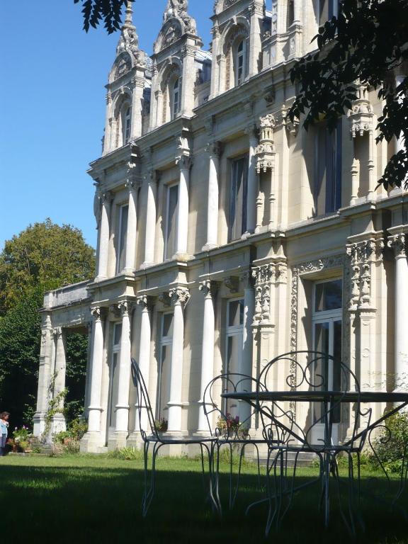 Chateau De La Madeleine Bed and Breakfast Pressagny-lʼOrgeuilleux Esterno foto