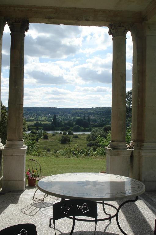 Chateau De La Madeleine Bed and Breakfast Pressagny-lʼOrgeuilleux Esterno foto