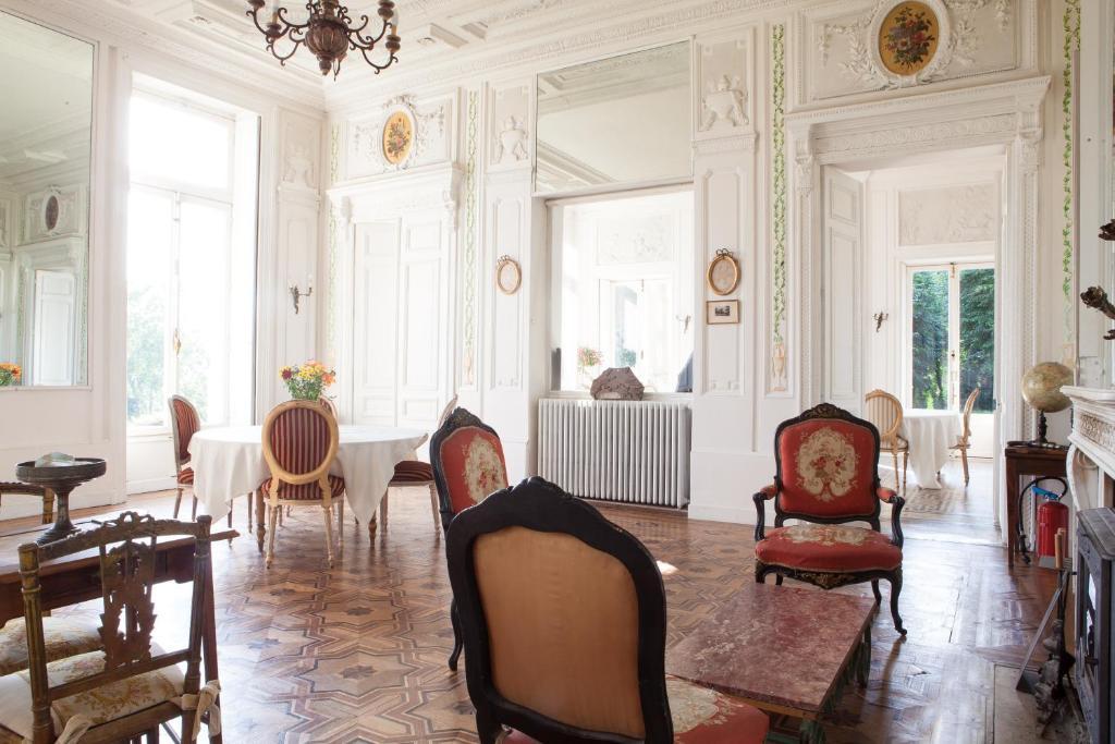 Chateau De La Madeleine Bed and Breakfast Pressagny-lʼOrgeuilleux Esterno foto